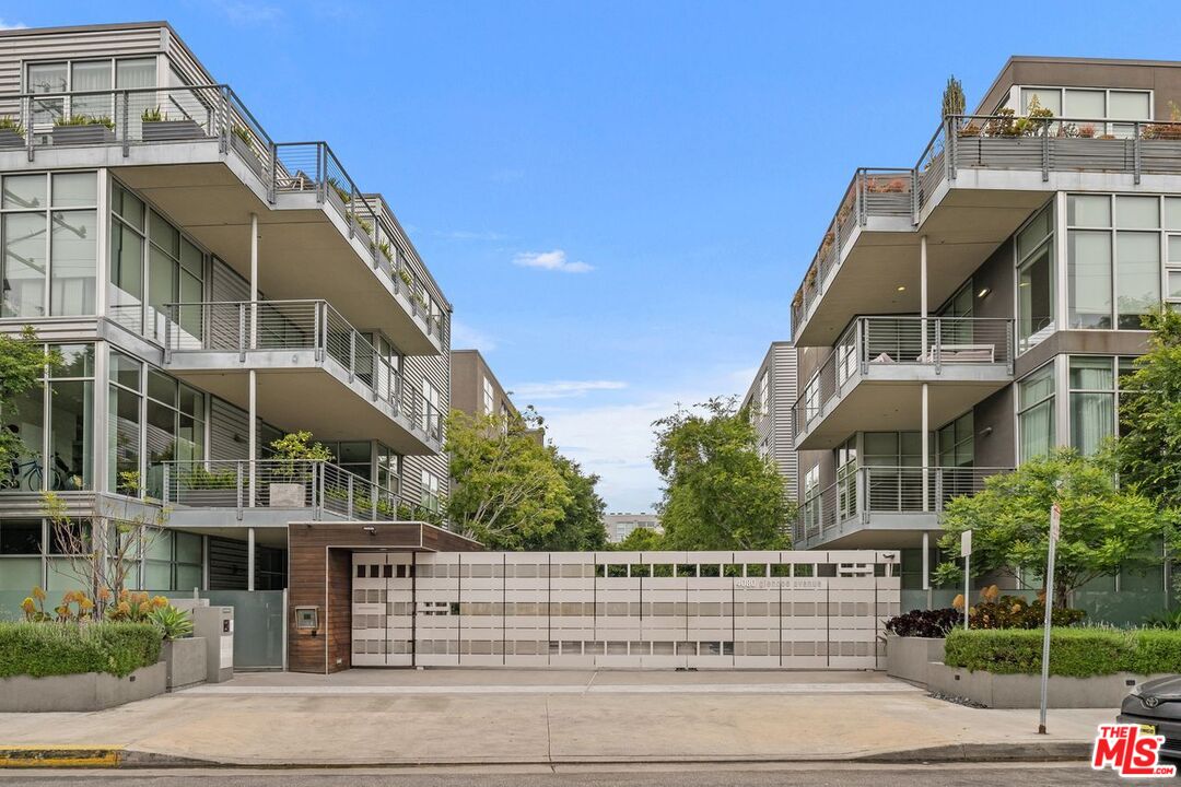 4080 Glencoe Avenue, Unit 420 Marina del Rey, CA 90292 - Photo 34 of 40 a front view of a building