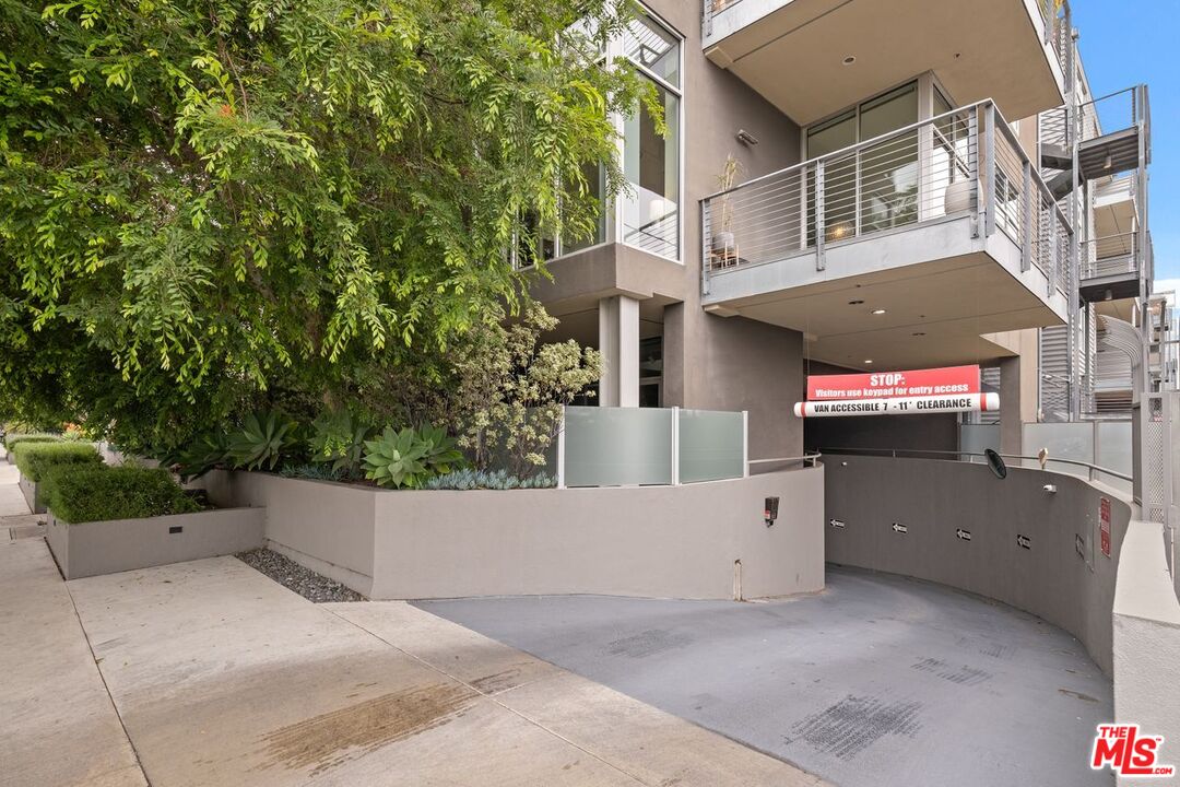 4080 Glencoe Avenue, Unit 420 Marina del Rey, CA 90292 - Photo 35 of 40 a view of outdoor space and yard