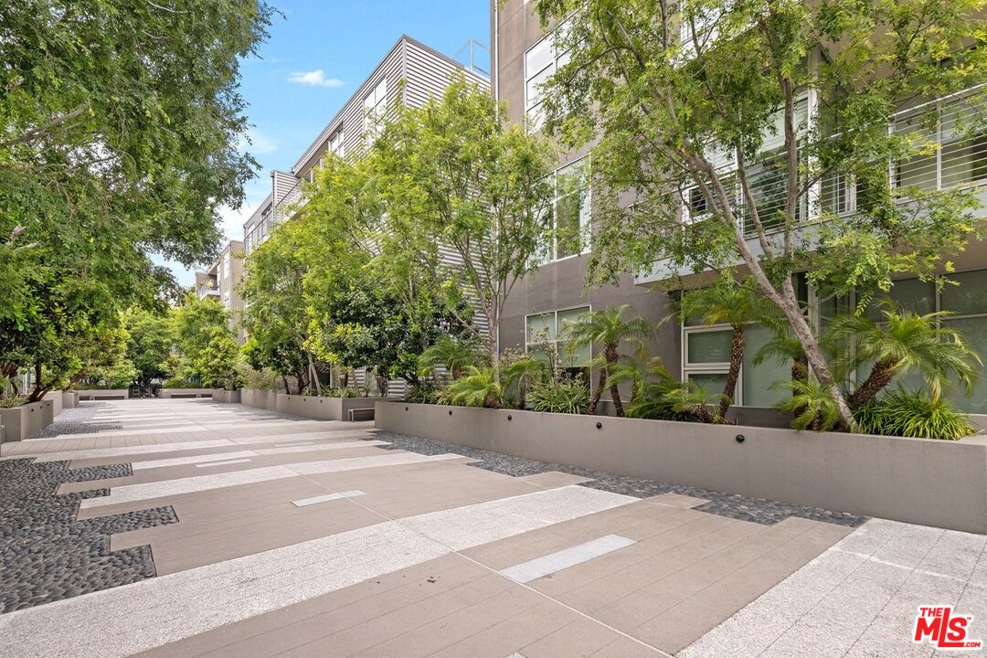 4080 Glencoe Avenue, Unit 420 Marina del Rey, CA 90292 - Photo 36 of 40 a view of a building with a street