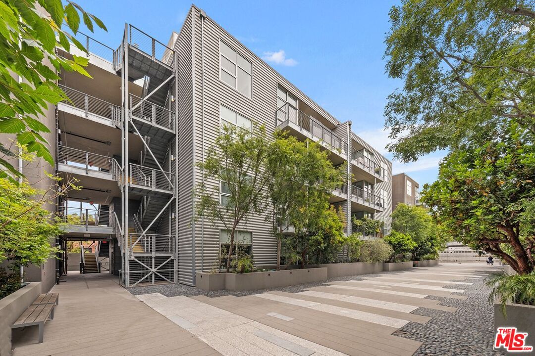 4080 Glencoe Avenue, Unit 420 Marina del Rey, CA 90292 - Photo 40 of 40 a view of a building with a street