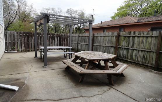 4099 Airport Road Waterford, MI 48329 - Photo 14 of 15