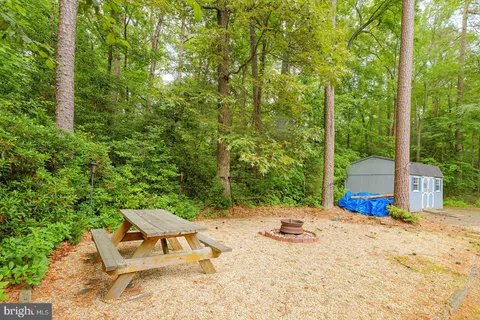 a view of a green field with lots of green space