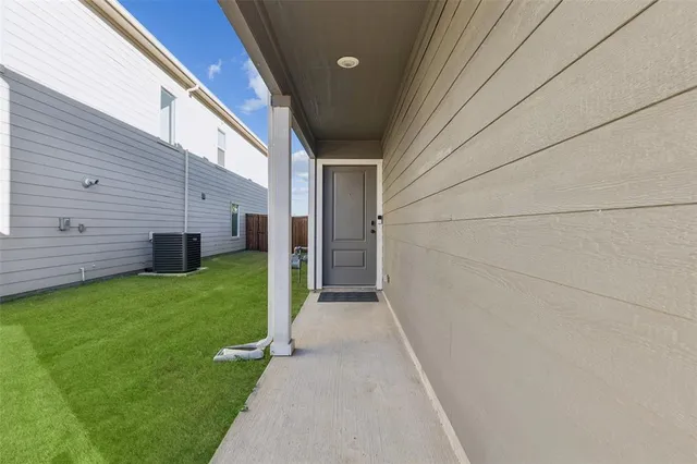 a view of a back yard of the house