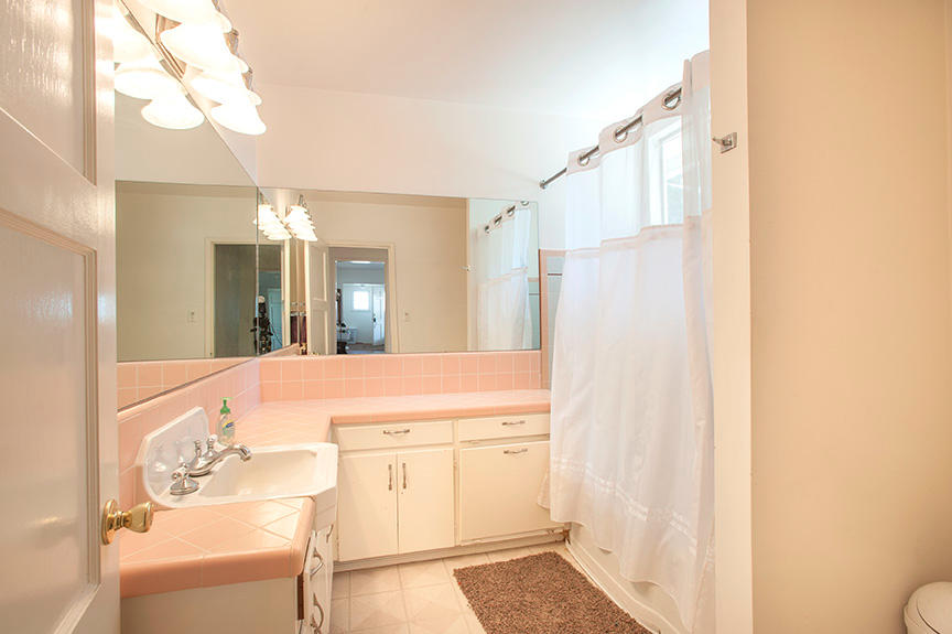 2534 Las Positas Road Santa Barbara, CA 93105 - Photo 4 of 11 2534_bathroom_web