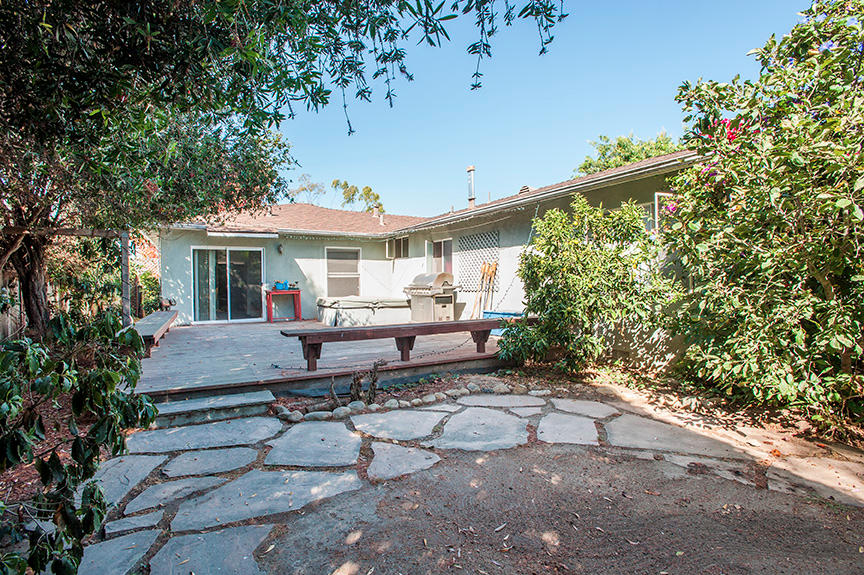 2534 Las Positas Road Santa Barbara, CA 93105 - Photo 8 of 11 2534_deck2_web
