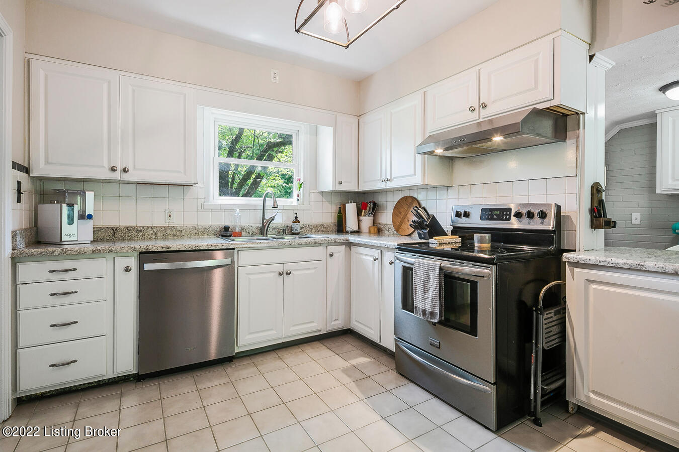 417 Highfield Road Louisville, KY 40207 - Photo 15 of 57 27