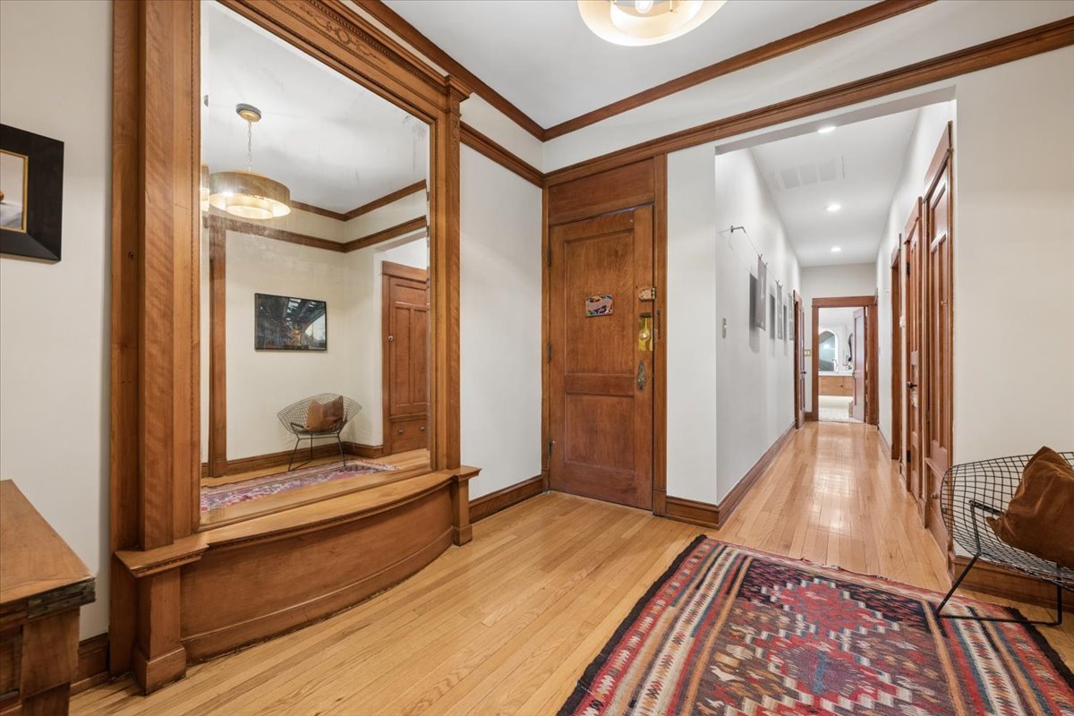 521 West Surf Street, Unit 3 Chicago, IL 60657 - Photo 6 of 20