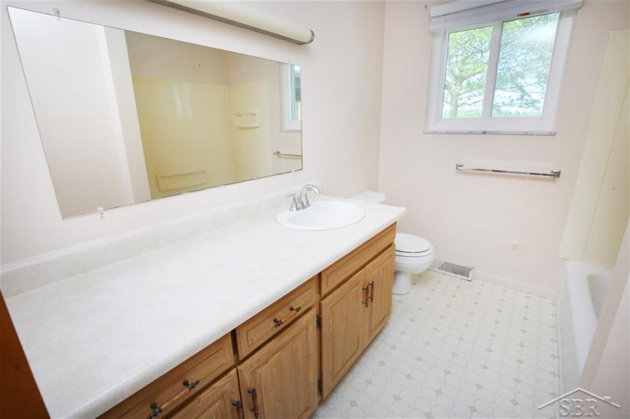 1799 East River Road Midland, MI 48640 - Photo 18 of 37