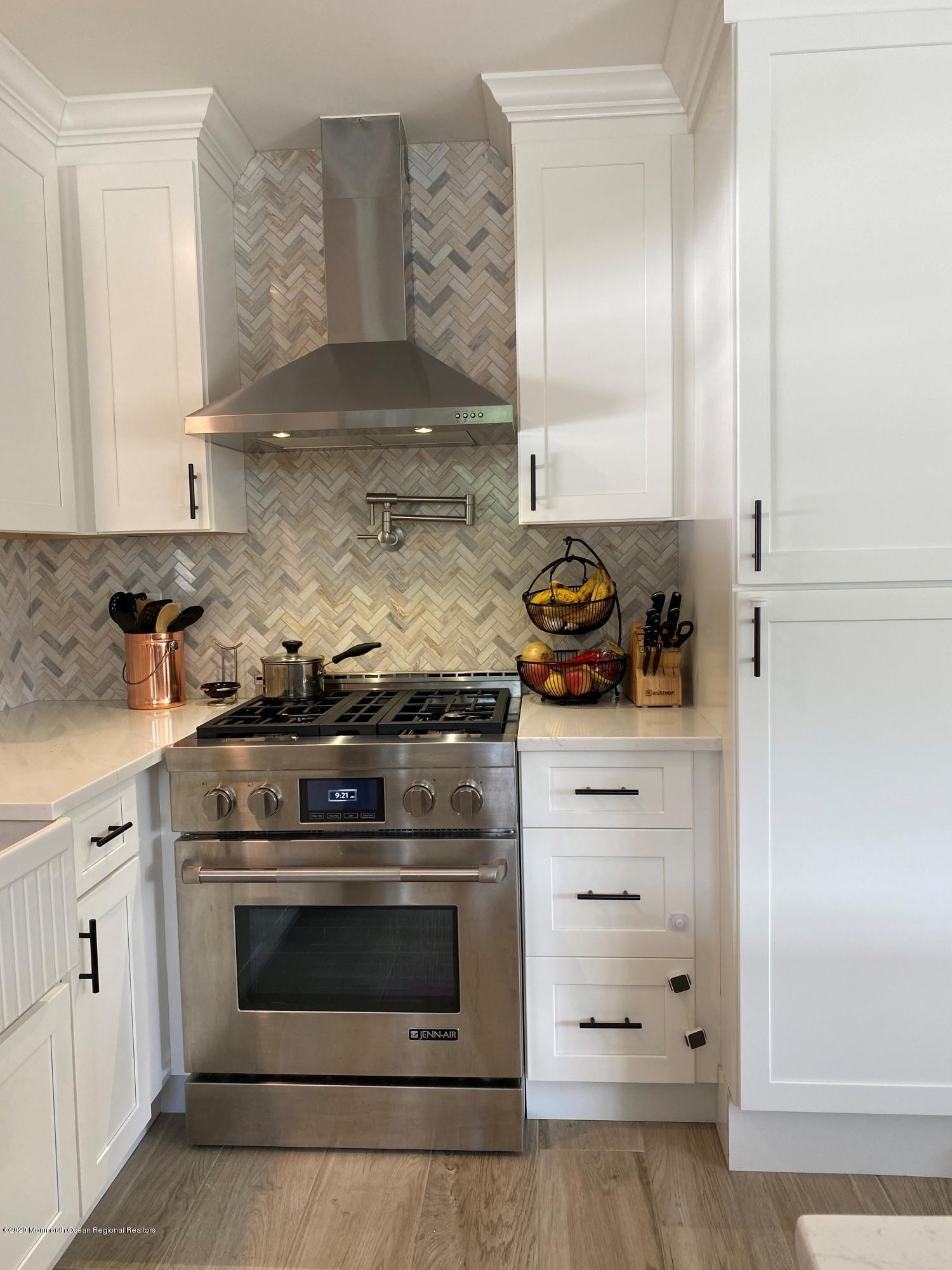 1235 Woods End Road Point Pleasant, NJ 08742 - Photo 10 of 24 stove