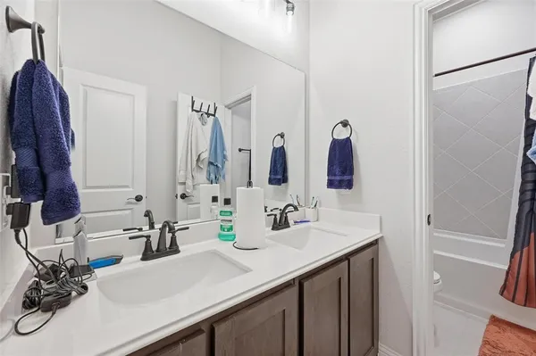 $2,900 | 129 Fireberry Drive, Glenn Heights, TX 75154