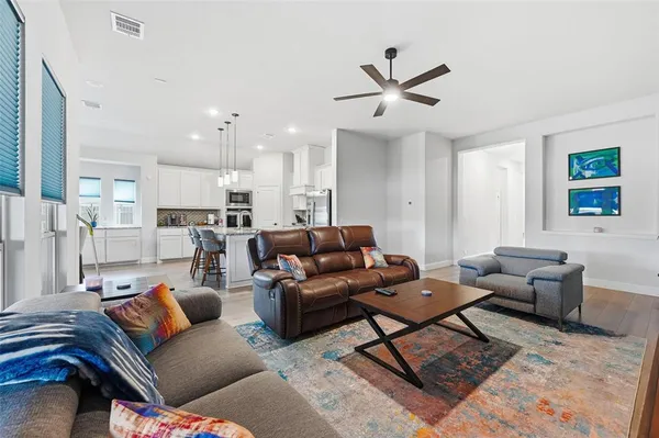 $2,900 | 129 Fireberry Drive, Glenn Heights, TX 75154
