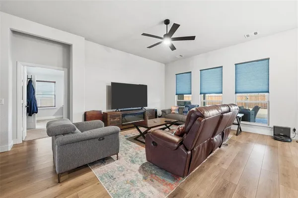 $2,900 | 129 Fireberry Drive, Glenn Heights, TX 75154