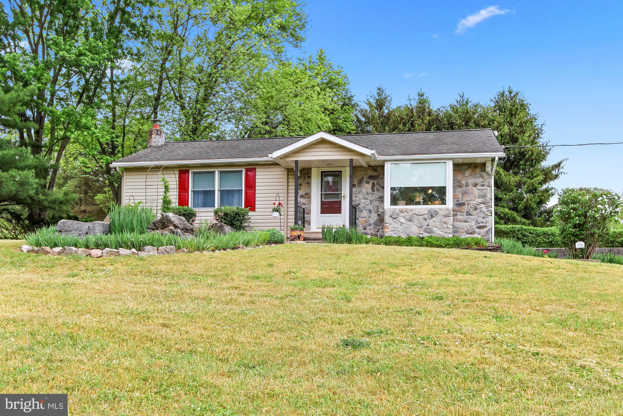 313 Rake Road Mohrsville, PA 19541 - Photo 2 of 28 Gallery Image 2