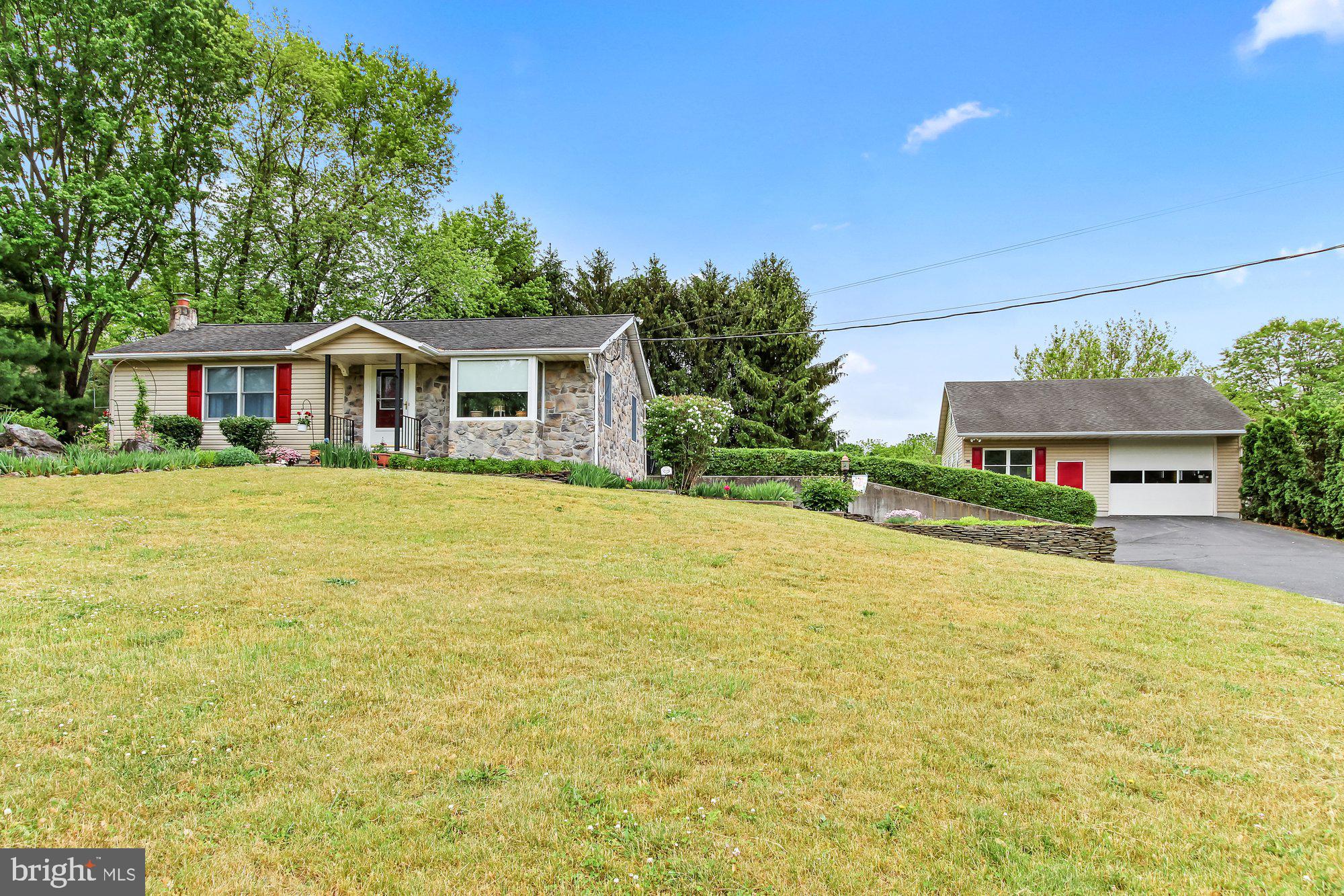 313 Rake Road Mohrsville, PA 19541 - Photo 4 of 28 Gallery Image 4