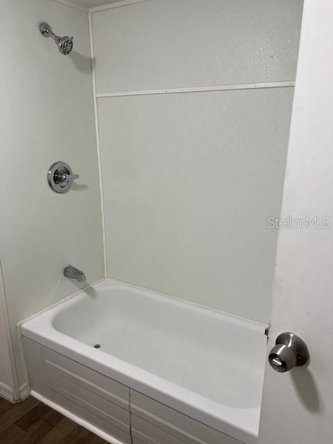 1537 Poe Road Lake Wales, FL 33898 - Photo 15 of 16 a bathroom with a bathtub
