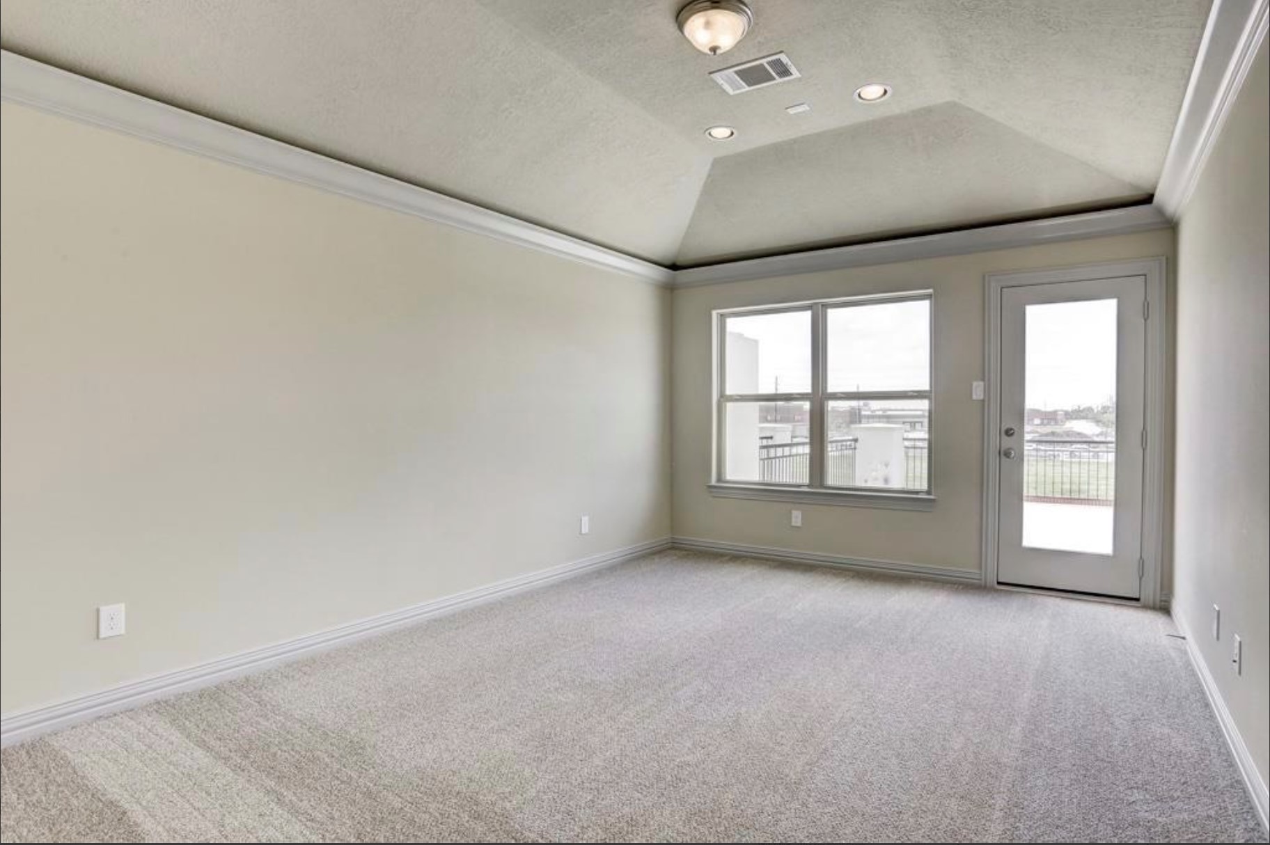 13621 Teal Bluff Lane Houston, TX 77077 - Photo 14 of 29 an empty room with windows