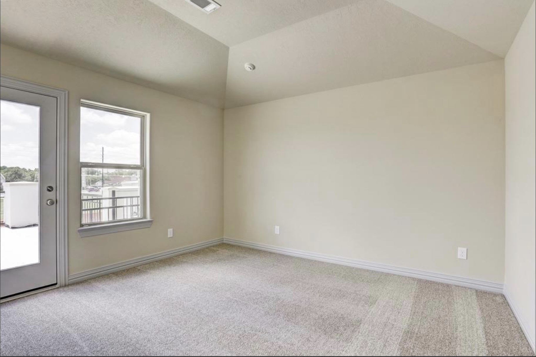 13621 Teal Bluff Lane Houston, TX 77077 - Photo 15 of 29 an empty room with windows