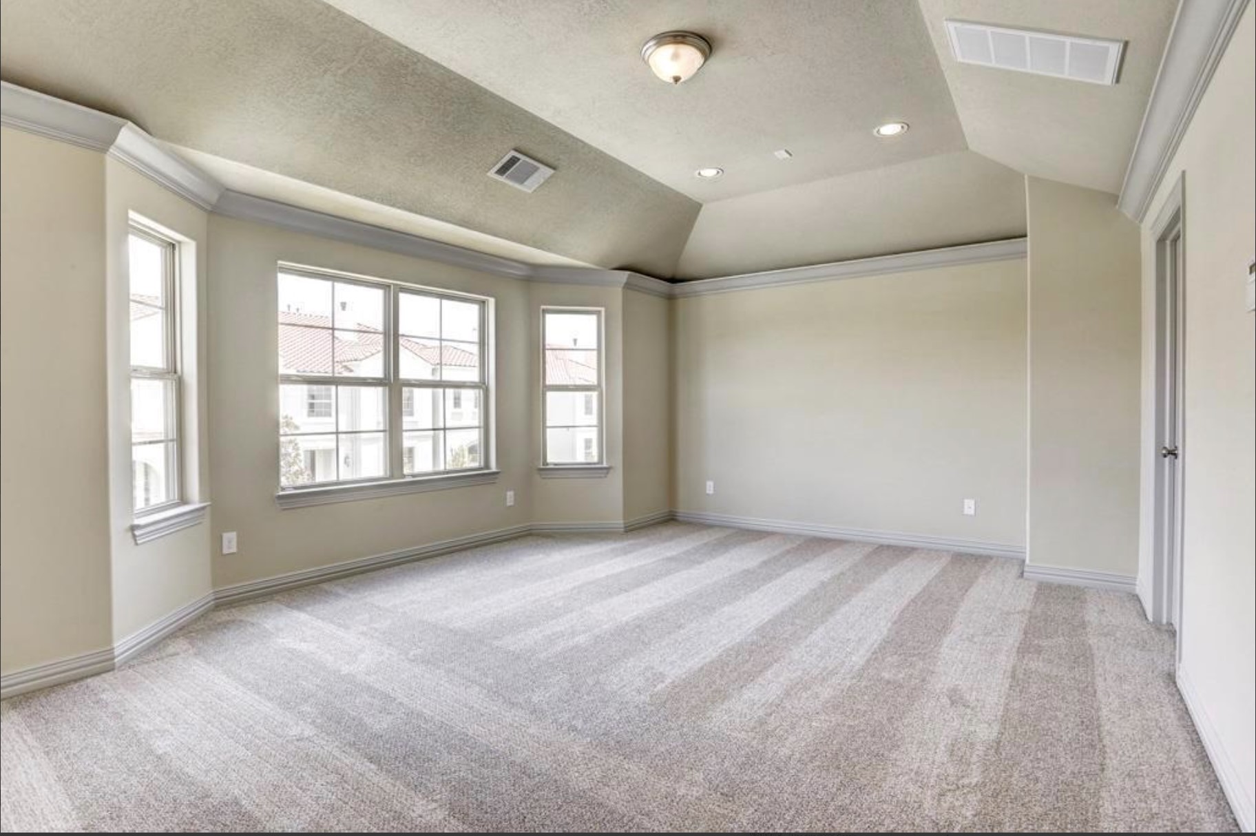 13621 Teal Bluff Lane Houston, TX 77077 - Photo 10 of 29 a view of an empty room with a window