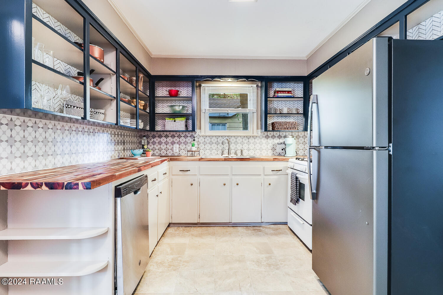 1011 West Congress Street Lafayette, LA 70501 - Photo 4 of 14 IMG_2696