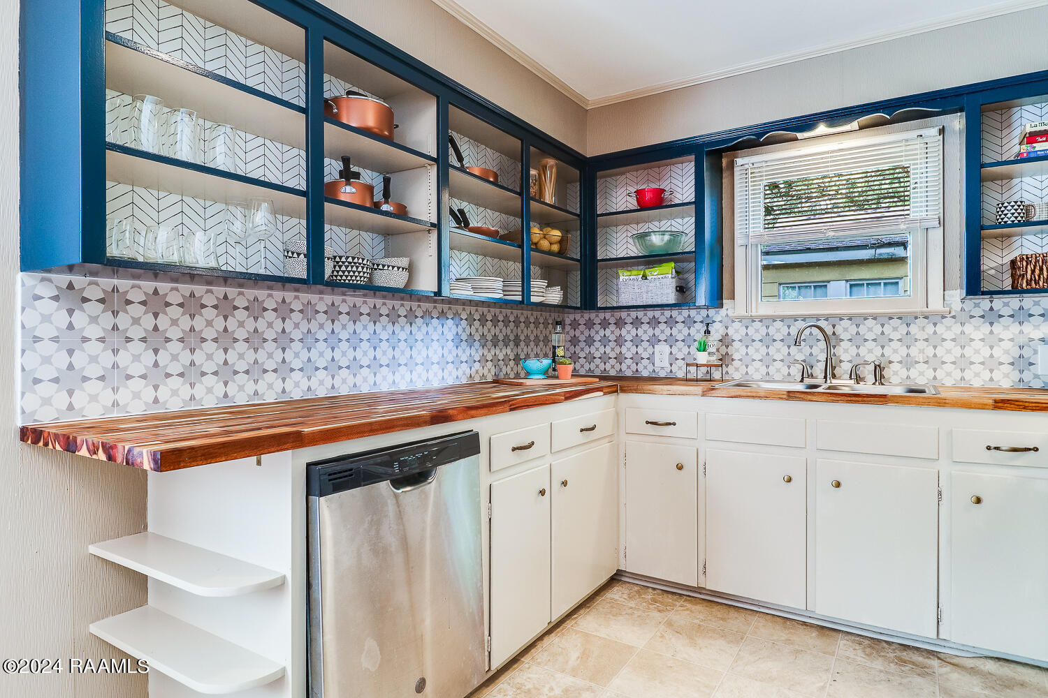 1011 West Congress Street Lafayette, LA 70501 - Photo 6 of 14 IMG_2698