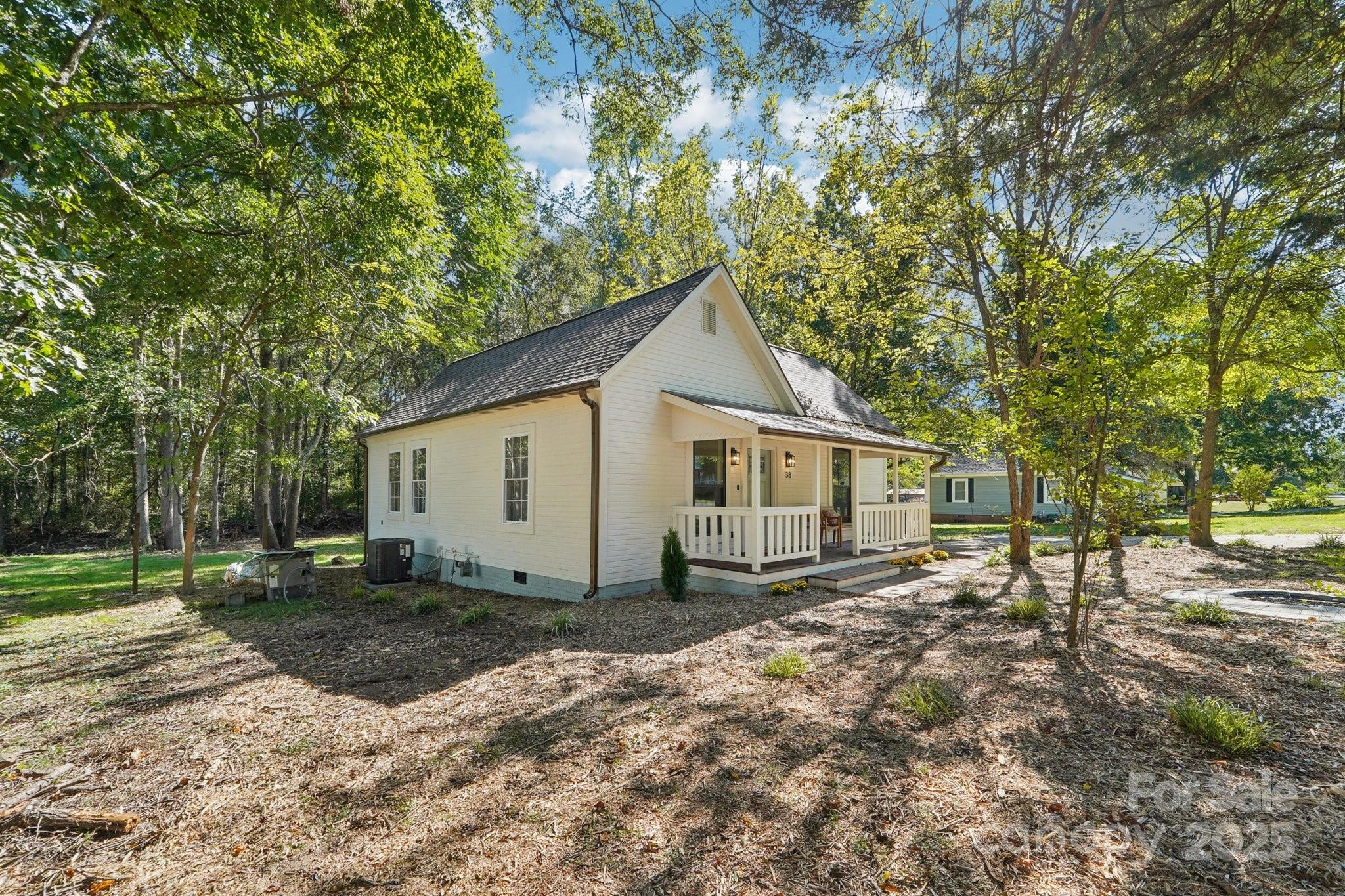 38 6th Street York, SC 29745 - Photo 23 of 34 a front view of a house with a yard