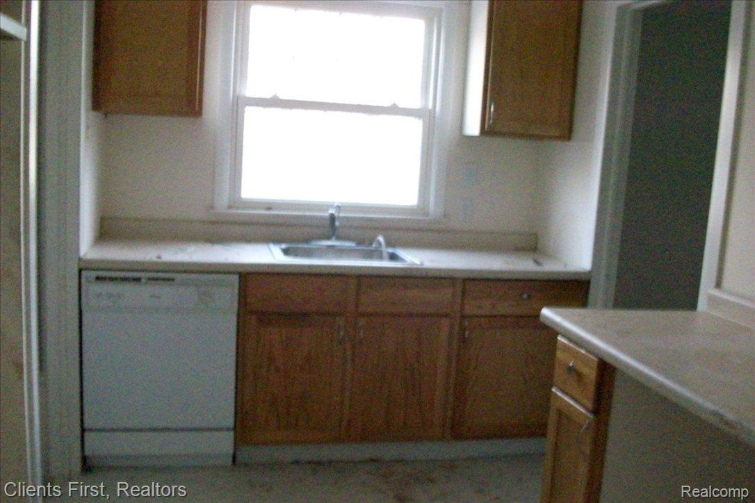 1048 Helen Street Inkster, MI 48141 - Photo 2 of 2 100_0930