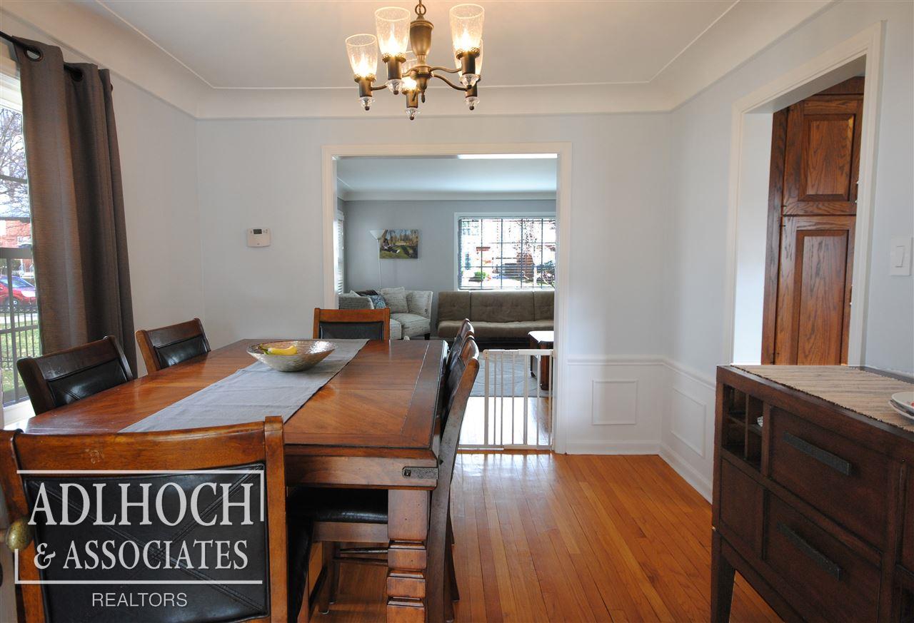 1677 Prestwick Road Grosse Pointe, MI 48236 - Photo 7 of 19 31314683-6.JPG
