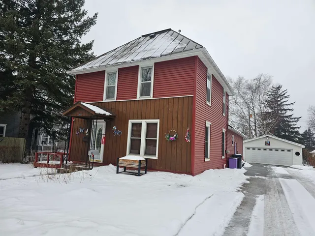 $199,900 | 113 North State Street, Waupaca, WI 54981