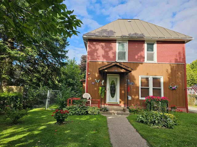 $199,900 | 113 North State Street, Waupaca, WI 54981