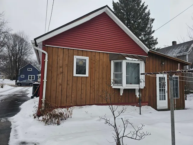 $199,900 | 113 North State Street, Waupaca, WI 54981