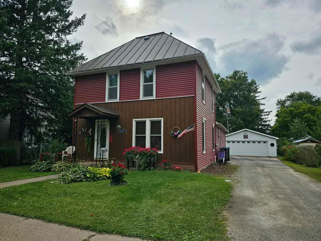 $199,900 | 113 North State Street, Waupaca, WI 54981