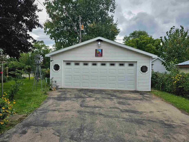 $199,900 | 113 North State Street, Waupaca, WI 54981