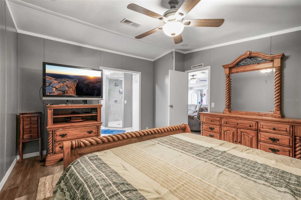 6716 West Riverbend Road Dunnellon, FL 34433 - Photo 26 of 75 a bedroom with a bed and a flat screen tv