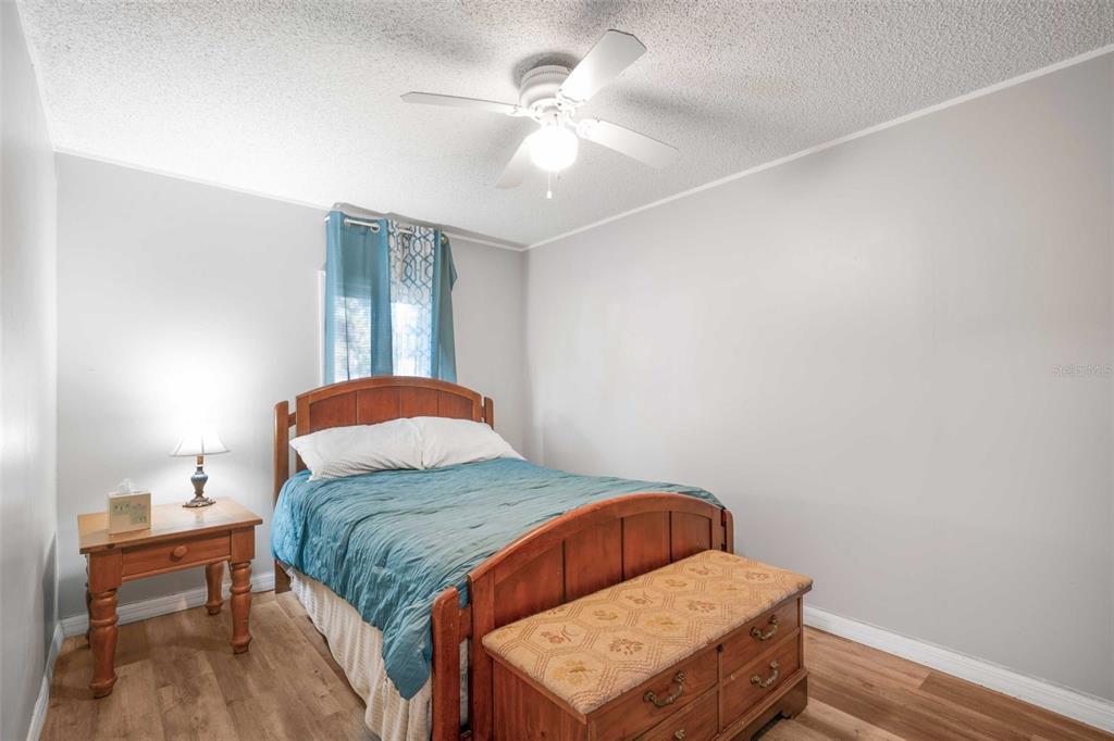 6716 West Riverbend Road Dunnellon, FL 34433 - Photo 33 of 75 a bedroom with a bed and a table in it