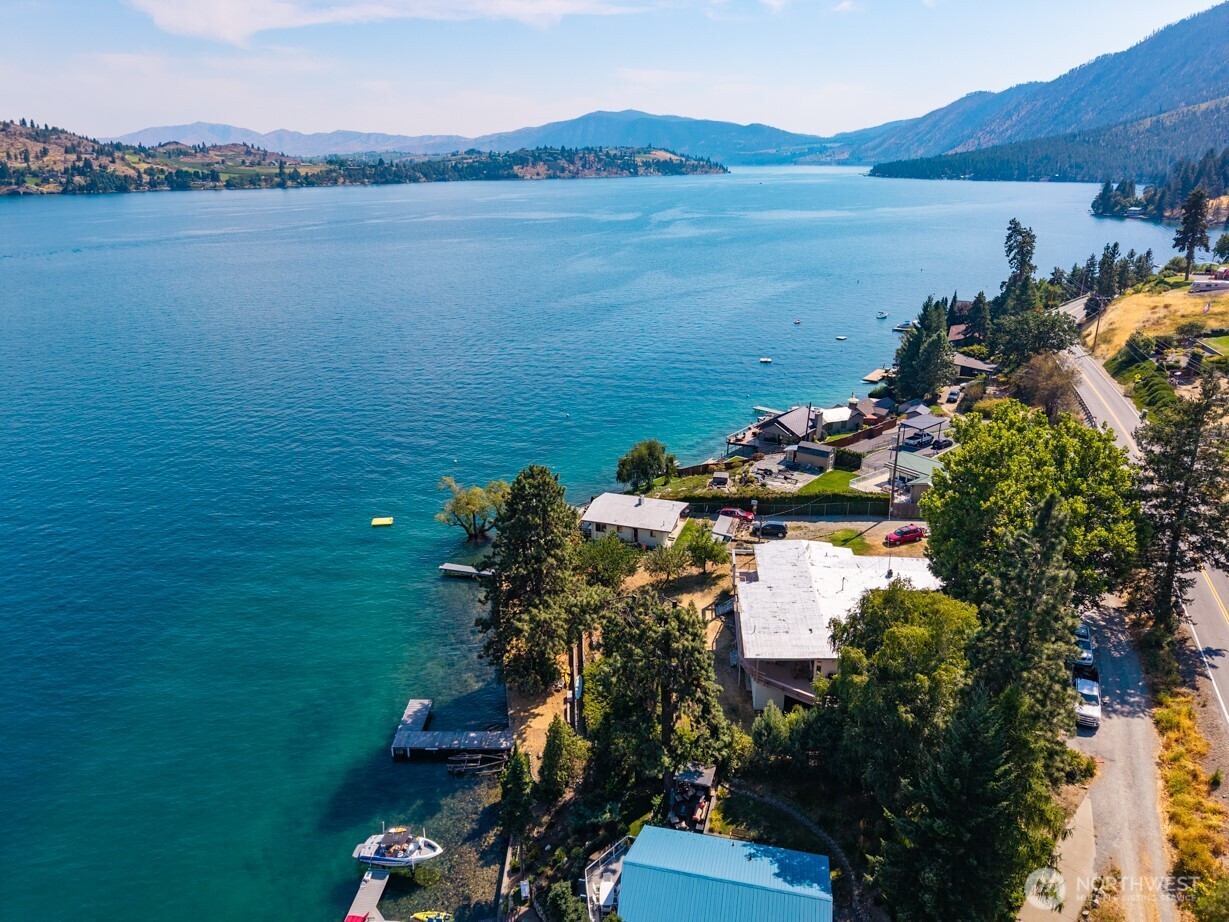 15082 South Lakeshore Road Chelan, WA 98816 - Photo 2 of 36
