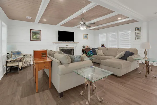 $2,295 | 221 South Lorraine Drive, Mary Esther, FL 32569