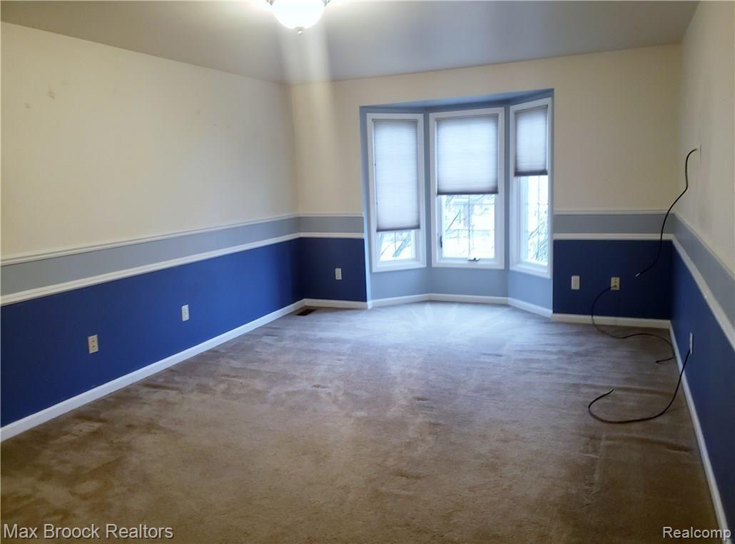 469 Lexington Drive Rochester, MI 48307 - Photo 13 of 17 Large Master Bedroom w/ Bay window