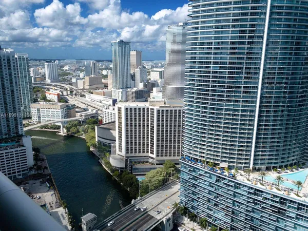 $6,000 | 475 Brickell Avenue, Unit 3915, Miami, FL 33131