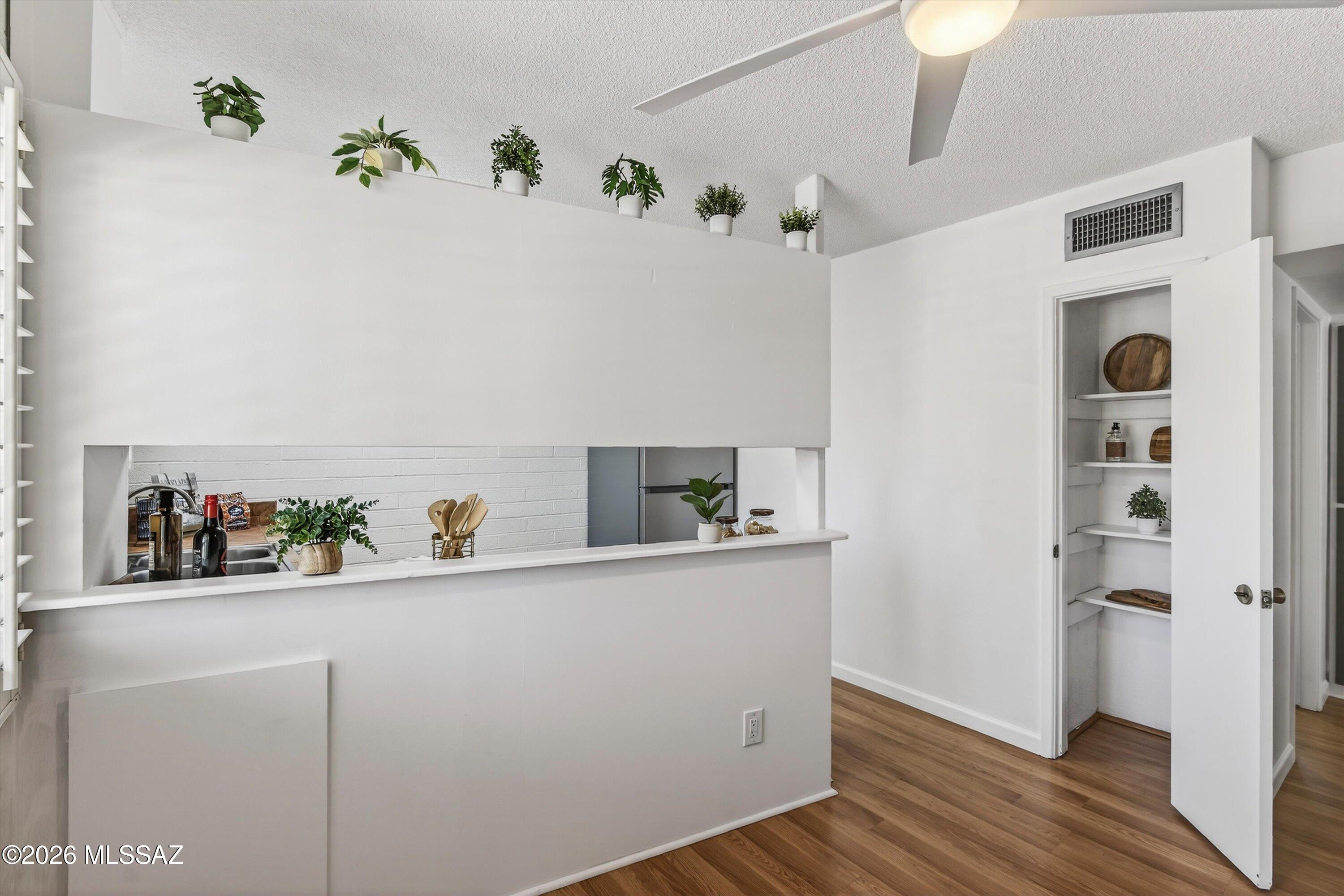5901 North Oracle Road, Unit 24 Tucson, AZ 85704 - Photo 8 of 32 Dining Areas to Kitchen