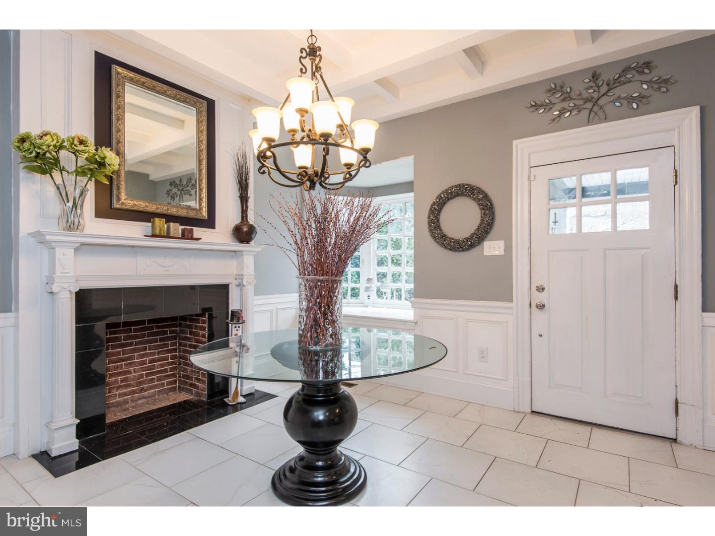 729 Vernon Road Philadelphia, PA 19119 - Photo 2 of 25 Foyer