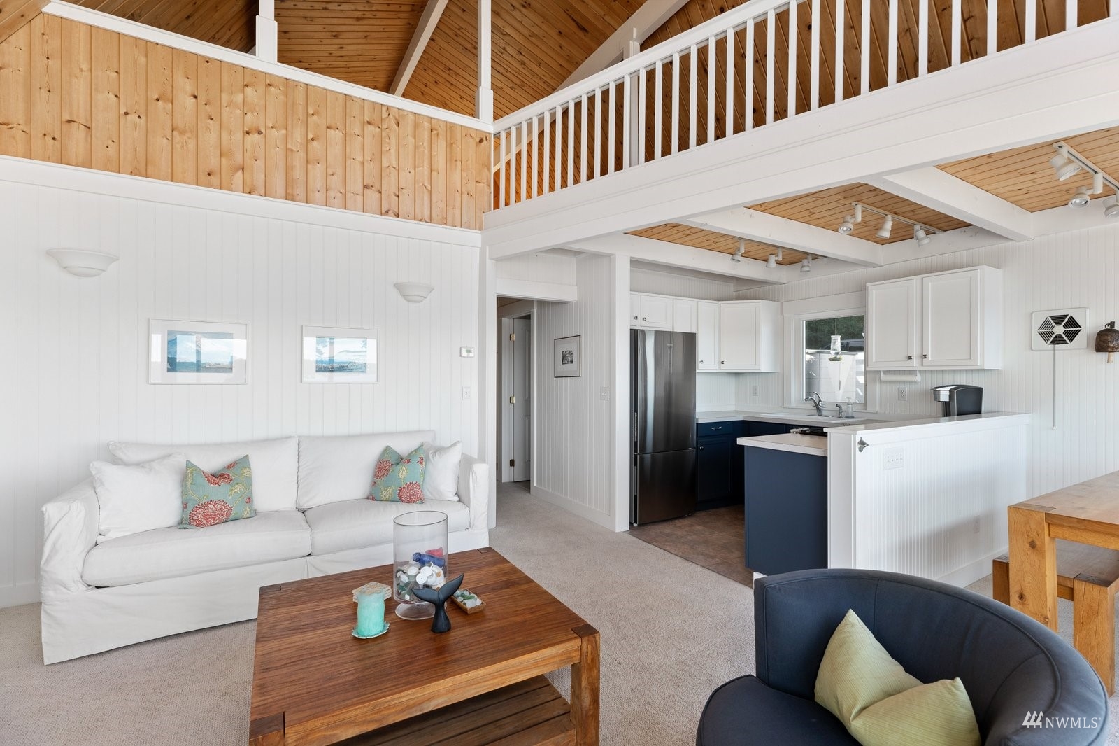 2139 Eastpoint Drive Langley, WA 98260 - Photo 15 of 40 a living room with furniture