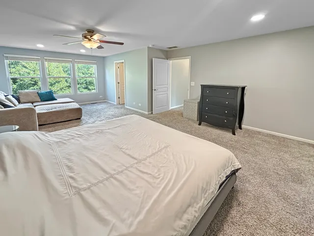 a en suite bathroom with 2 sink and a mirror