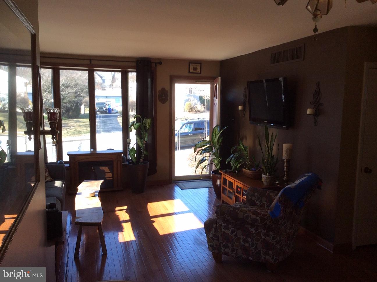 5 Tuscany Road Aston, PA 19014 - Photo 3 of 25
