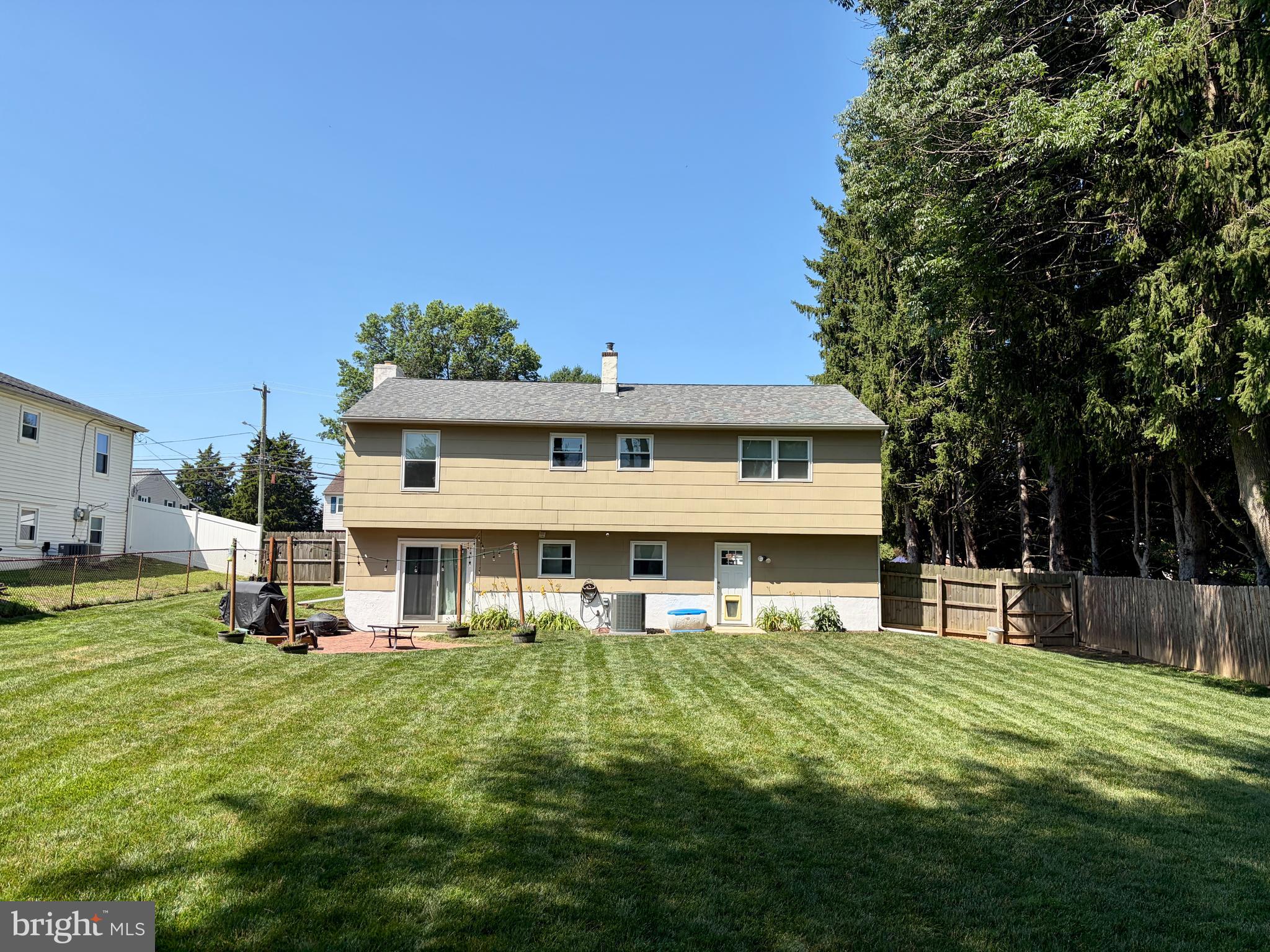 697 Cherry Tree Road Upper Chichester, PA 19014 - Photo 5 of 8