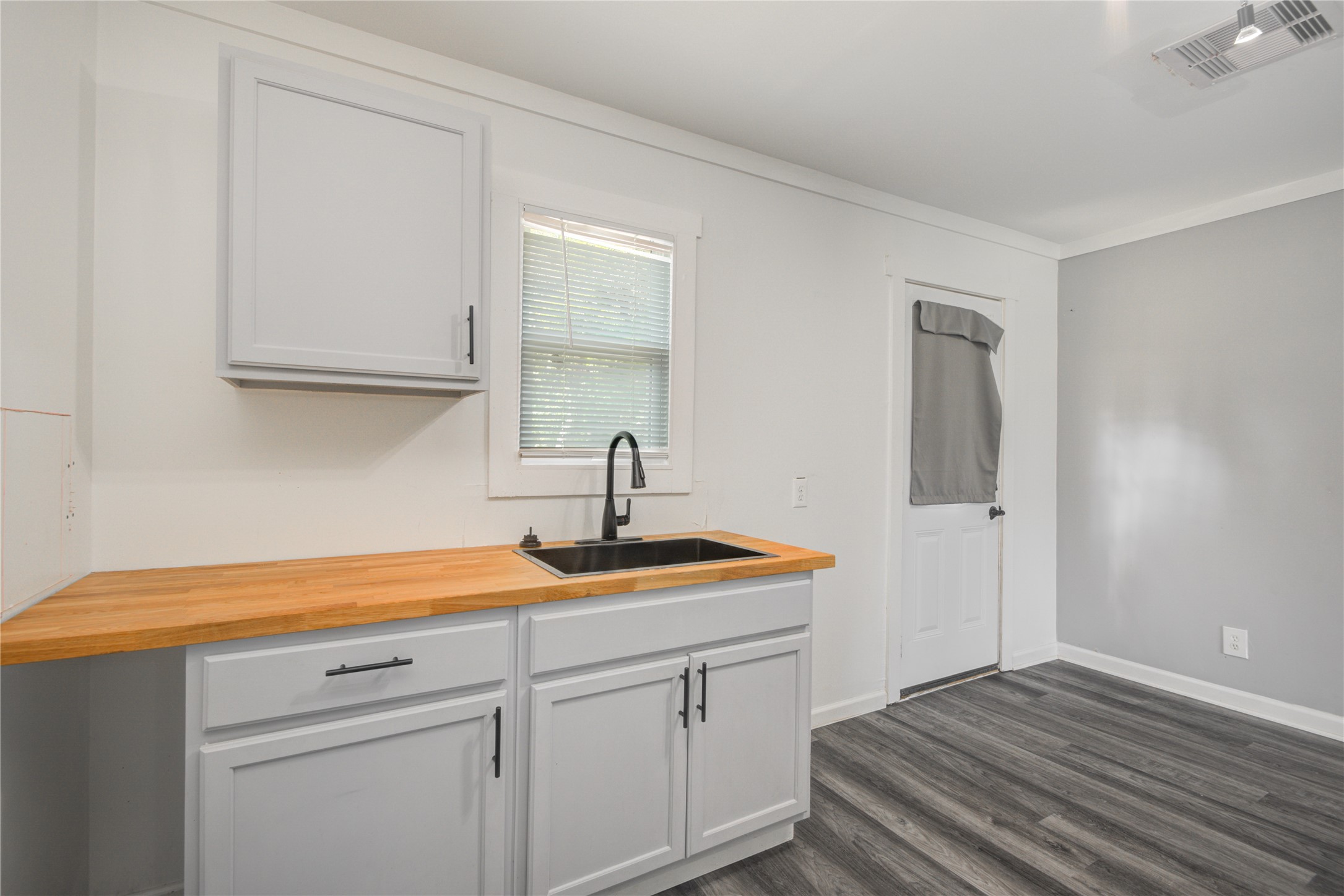 609 Hurst Place Angleton, TX 77515 - Photo 15 of 36 a kitchen with a sink and cabinets