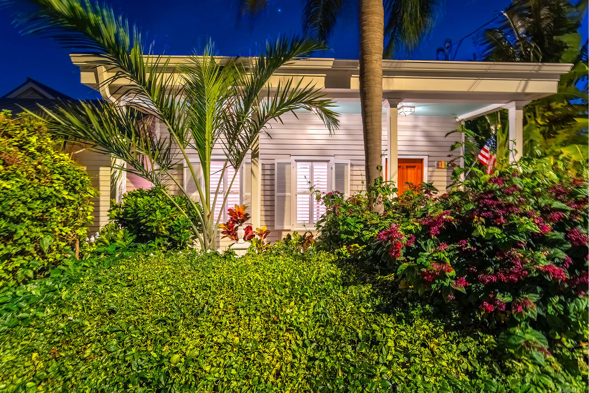 1114 Packer Street Key West, FL 33040 - Photo 45 of 94 Front twilight