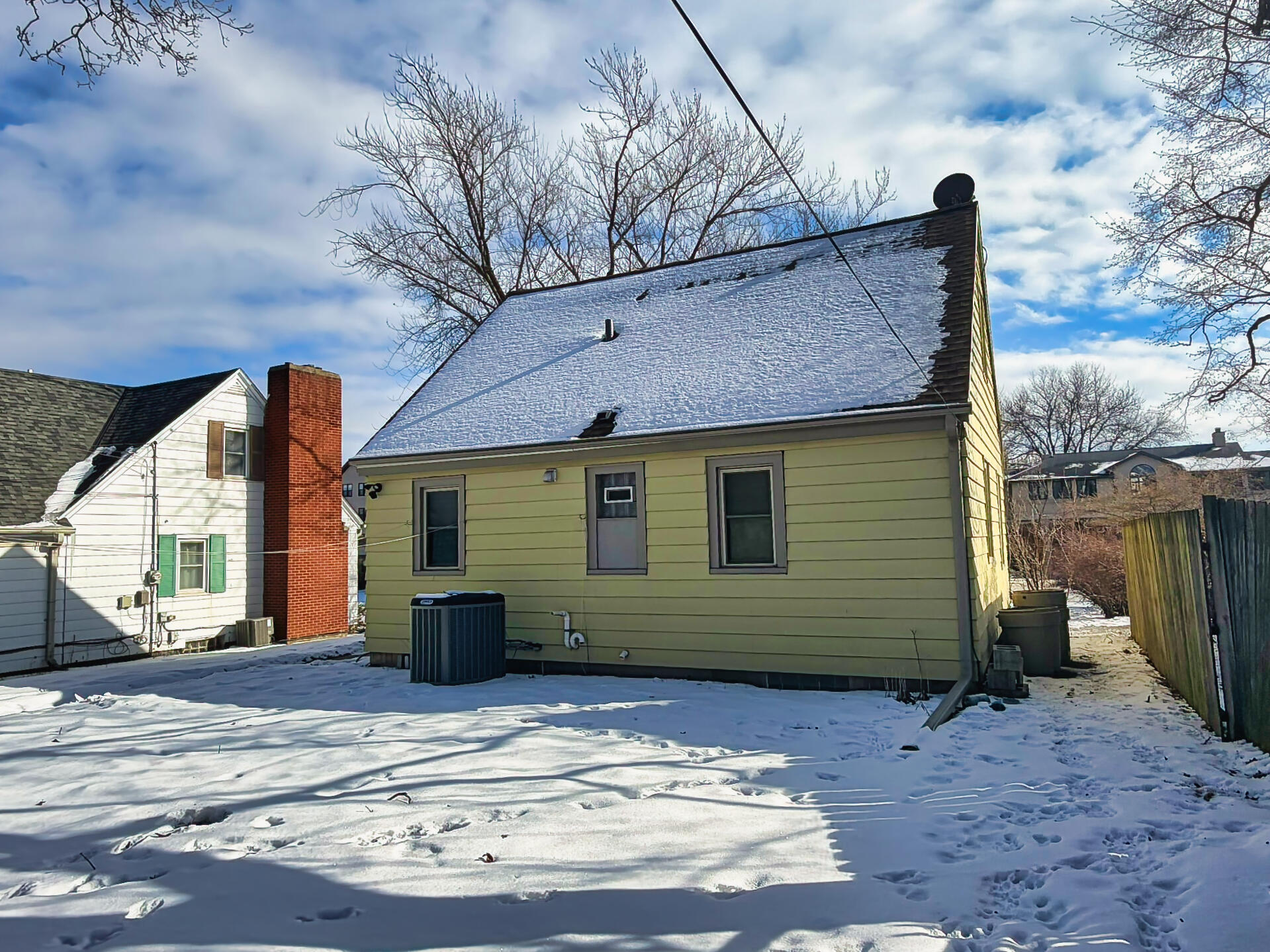 8602 Beloit Road Milwaukee, WI 53227 - Photo 5 of 21 IMG_8269