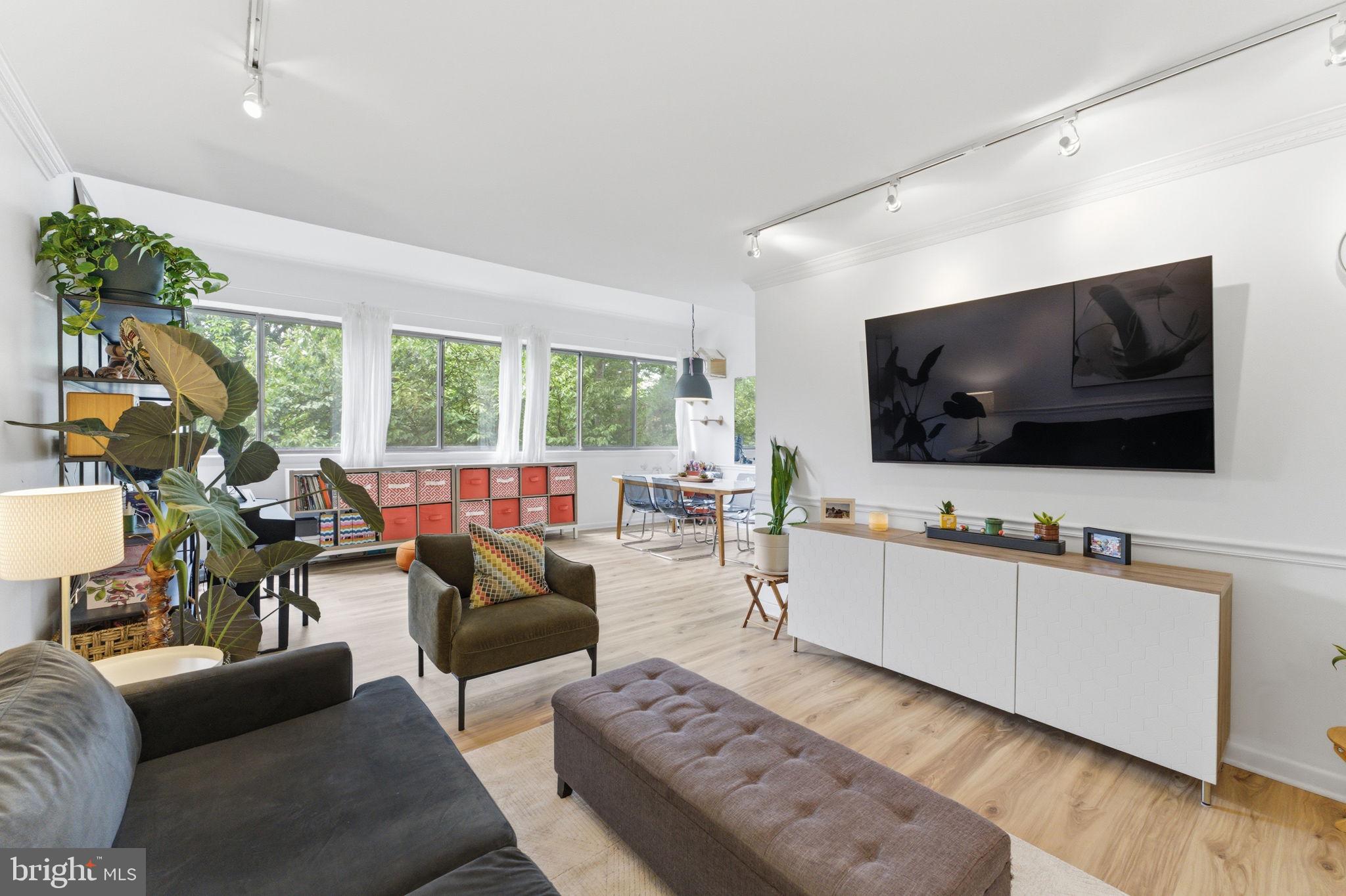 11260 Chestnut Grove Square, Unit 337 Reston, VA 20190 - Photo 7 of 82 Bright and airy modern living space.