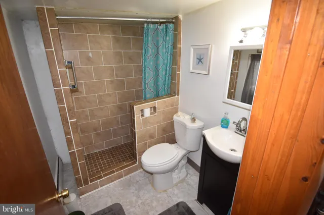 a bathroom with a toilet and a shower