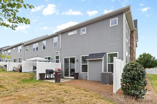 $424,000 | 5860 Clan MacLaine Drive, Charlotte, NC 28278